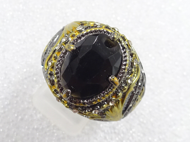 Colored stone ring (size 26)